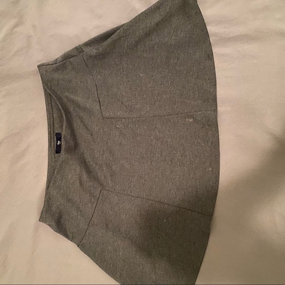Grey Gap Mini Skirt - Picture 2 of 3